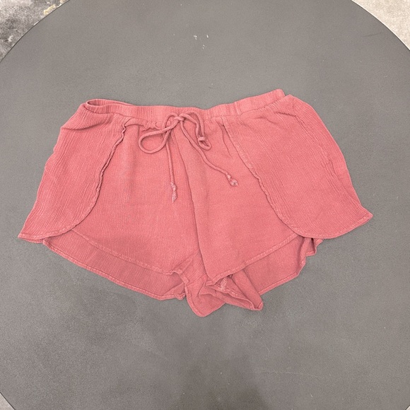 Francesca's Dee Elly Pink Crepe Shorts - Picture 1 of 6